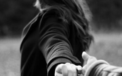 Quand l’autre prend ses distances : faut-il le relancer ou lâcher prise ?